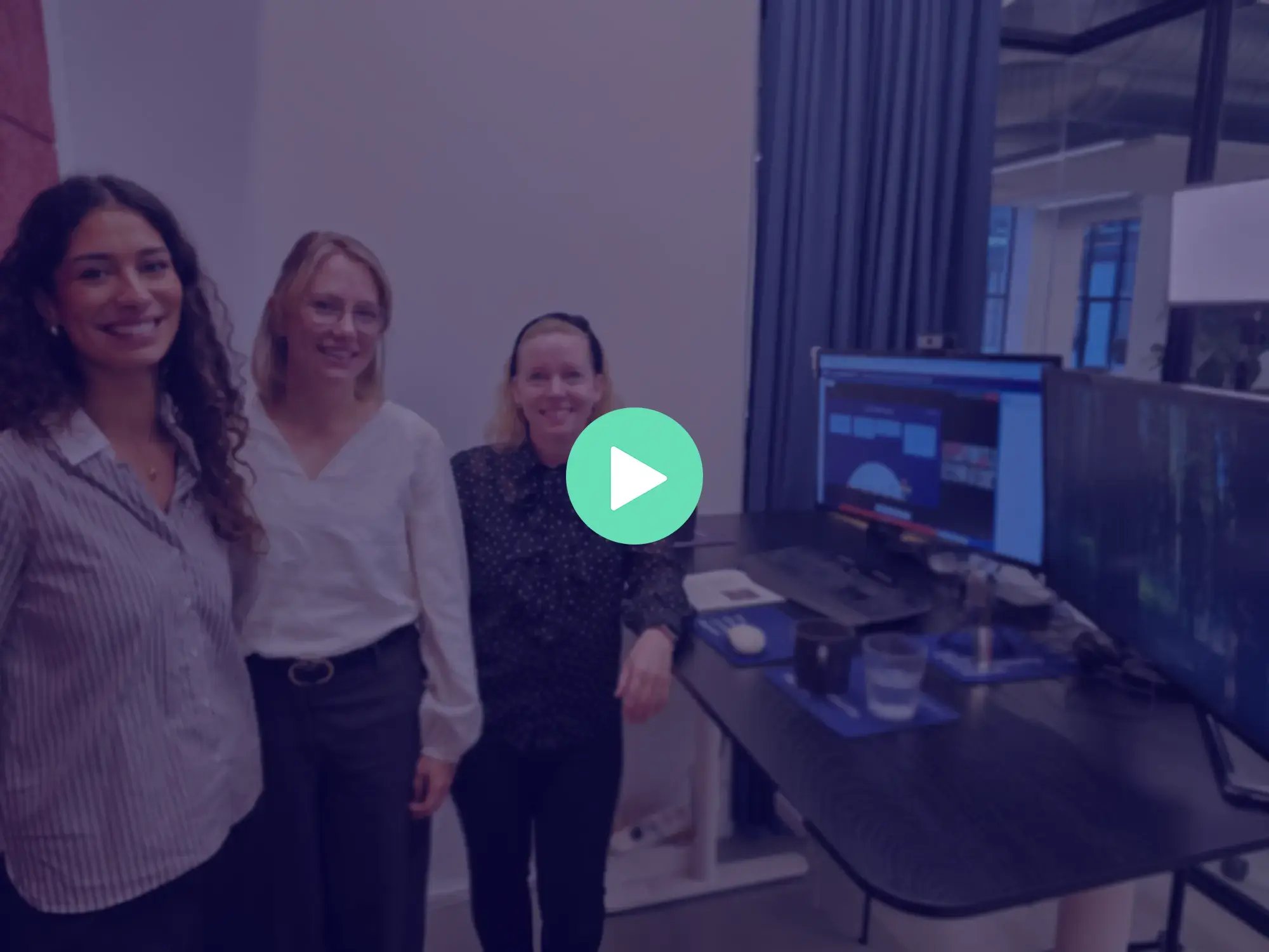 Panduro Webinar_Zina-Rebecka-Martina_blue filter_and green play button